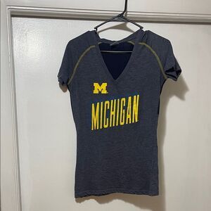 Rivalry Threads Women's Navy and Yellow Michigan V-Neck Tee size medium